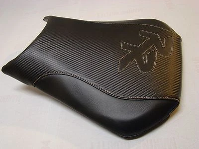 FUNDA ASIENTO DELANTERO HONDA 2005/2006 CBR600RR VINILO NEGRO CON TEXTURA FIBRA DE CARBONO  Foto 1 de 4