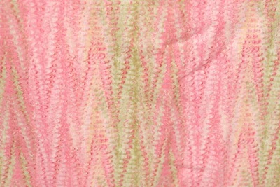 72英寸长x44英寸宽野生虹膜Northcott粉红色绿色条纹雪佛龙寻求治愈 — 第 1/4 张图片