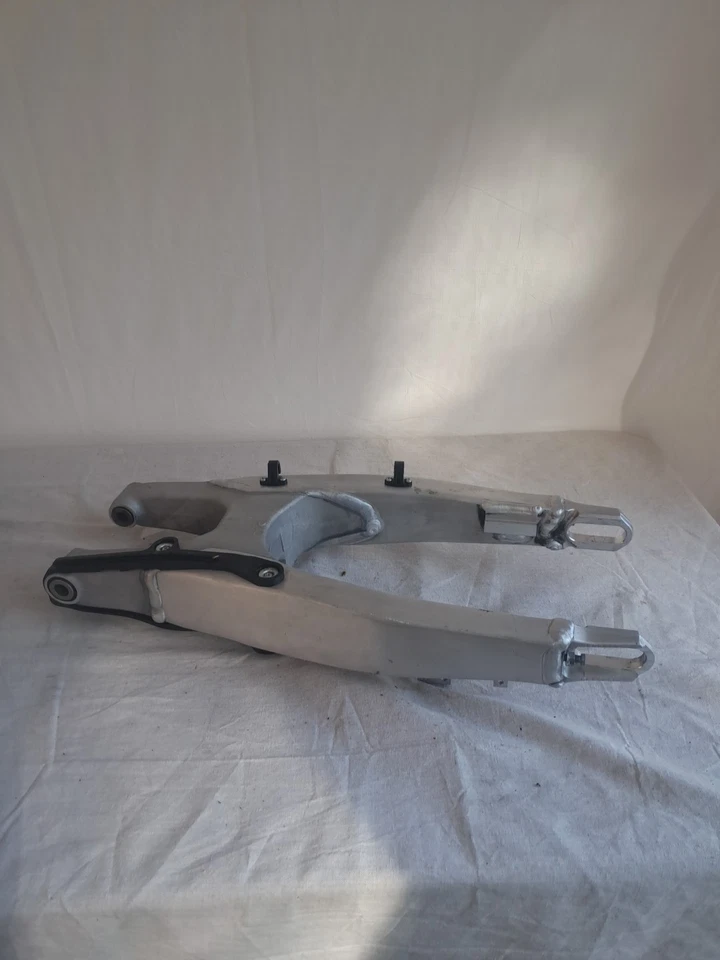  2014 KAWASAKI KX250F KX450F KX250 SWINGARM SWING ARM  - Image 1 of 3