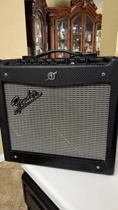 Combo amplificador de guitarra Fender Mustang I V2 20W 1X8 - Imagen 1 de 6