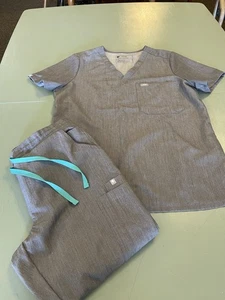 Figs Technical Collection Womens Gray Short Sleeve Scrub Set Size Medium - Picture 1 of 21