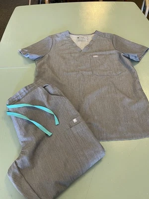 Figs Technical Collection Womens Gray Short Sleeve Scrub Set Size Medium - Image 1 of 4