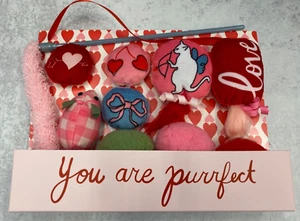 set of 10 Cat Toys ( 6 w/ catnip ) Valentine's Day themed - Picture 1 of 1