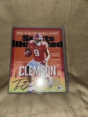 Travis Etienne Signed Photo Beckett Witness Auto - Image 1 of 4