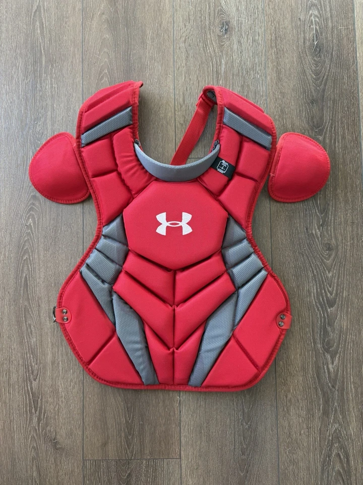 全新 Under Armour 成人 棒球捕手 胸部保护 红色/银色 — 第 1/4 张图片