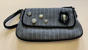 Bolso de hombro de lana gris y blanco a rayas - Imagen 1 de 4