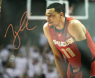 TYLER ENNIS подписанный автограф 8 x 10 фото Сиракузы оранжевый Милуоки баксы с сертификатом подлинности - Изображение 1 из 2