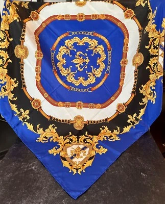 De Colección Polisil Bufanda Crepe Azul Blanco Negro Filigrana Escudo Medallón 35"x 35" Foto 1 de 4