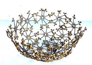 Cuenco de filigrana de alambre tono dorado Berry & Vine, India, 8-1/2" de ancho - Imagen 1 de 12