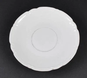 Platillo de Alemania blanco vintage borde dorado más dorado y anillo de taza desaparecido o delgado - Imagen 1 de 1