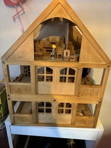 Dolls House - Picture 1 of 5