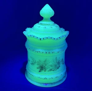 Antigua banda de anillo Heisey Ivorina verde cubierta azúcar brilla bajo luz negra - Imagen 1 de 20