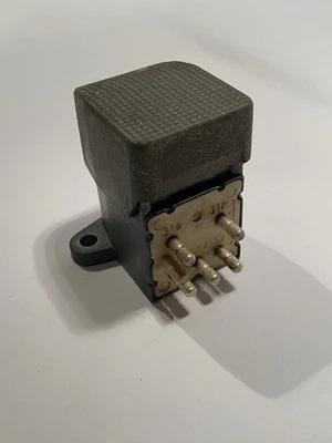 WINDSHIELD WASHER PUMP FOOT SWITCH Mercedes R107 W114 W115 W116 W108 W110 W111 + - Image 1 of 4