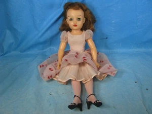 Vestido y zapatos vintage 17 pulgadas Ideal Miss Revlon con corazones originales ENVÍO GRATUITO - Imagen 1 de 6