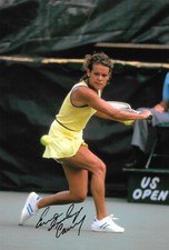 evonne goolagong in action making a return 1979 signed 12x8 photo 