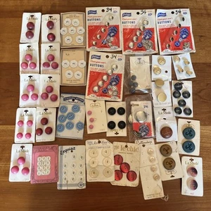 VINTAGE BUTTONS Lot  Mixed Styles And Materials on Original Cards - Picture 1 of 16