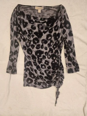 Camiseta Michael Kors estampa de leopardo animal gravata lateral tamanho médio - Imagem 1 de 4