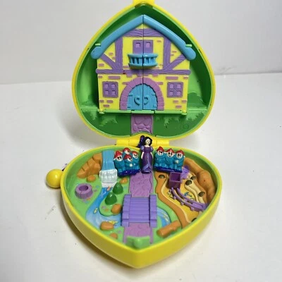 My Little Fairy Tales Snow White And The Seven Dwarfs Yellow Heart Polly Pocket - Image 1 of 4