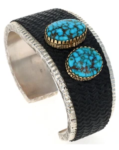 Brazalete de 2 piedras turquesa tela Kingman natural de alta calidad con bisel de oro de 18 quilates - Imagen 1 de 5