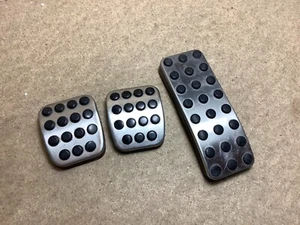 Original Mercedes-Benz A210 W168 Pedale Metall Kappe 2x 1682900082 1x 1683000082 - Bild 1 von 6