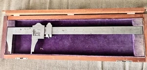 BROWN & SHARPE Vernier Caliper 570 - 13" Range - Missing two locking screws - Picture 1 of 3