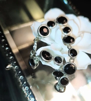 Pulsera Nine West Tono Plata Con Piedras Negras, Cierre Langosta, 7.5" Foto 1 de 4