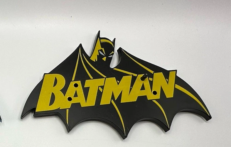 Figura de acción DC Direct Collectibles Hush Batman soporte base exhibición - amarillo Foto 1 de 1