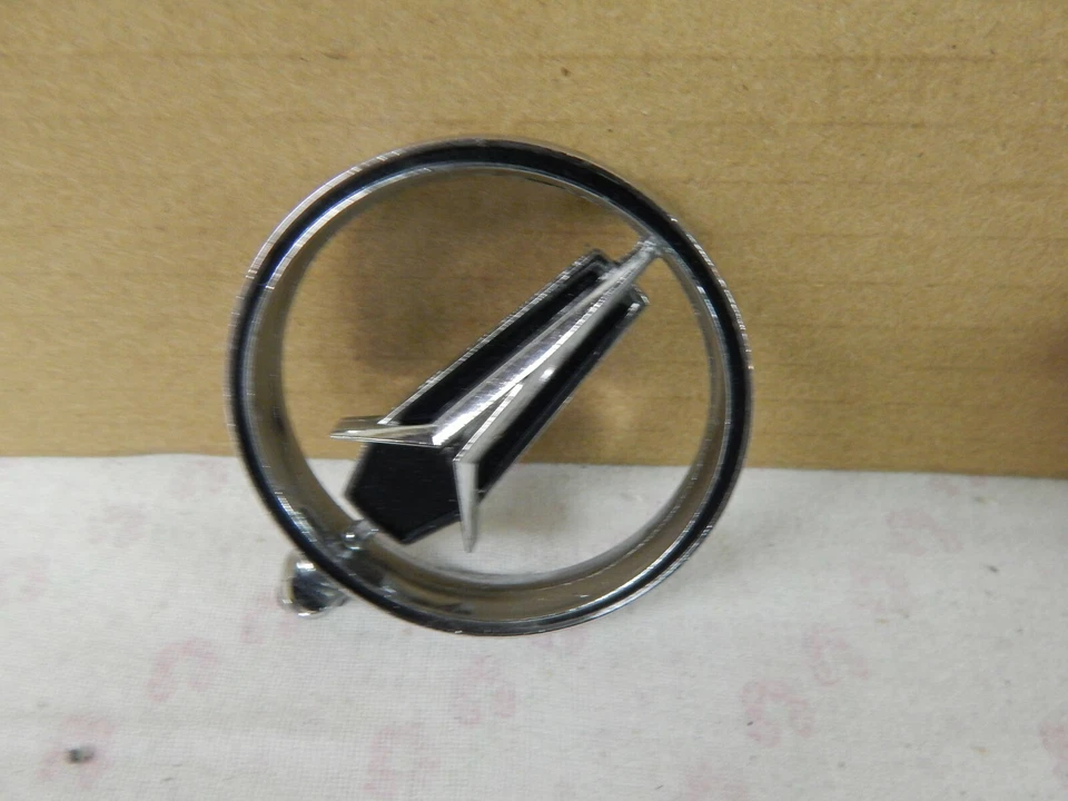 Mopar Nos Plymouth Capucha Meddallon Foto 1 de 1