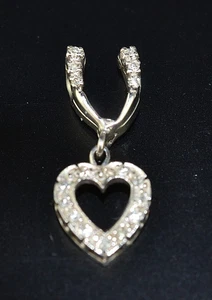 10K WEISSGOLD DIAMANT HERZ VERSTÄRKER ANHÄNGER MIT GETEILTER KAUTION, DIE SICH ÖFFNET - Bild 1 von 6