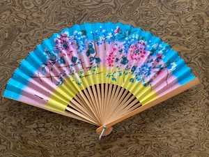 Vintage Paper & Wood 1950s Occupied Japan Fan Flowers Blue Yellow Pink Decor - Picture 1 of 2