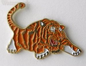 CROUCHING ATTACKING TIGER ANIMAL BIG CAT LAPEL PIN BADGE 1 INCH - Picture 1 of 1