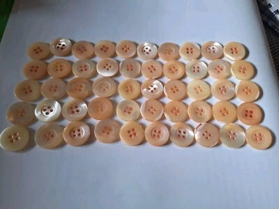 20er Set echte Perlmutt Knöpfe, 23 mm, Konvolut 4 loch, creme-orange farben - Bild 1 von 2