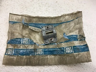 Корпус проверки дверного петля GM NOS 1976-87 Chevette 1982-87 Pontiac T1000 1700337 - Изображение 1 из 4