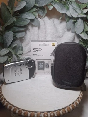 Fujifilm XP20 FinePix Digital Camera Water Shock Dust Proof w/ SD card & Case - Image 1 of 4