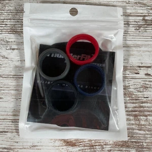 Fedi nuziali in silicone ThunderFit BornVic - confezione da 4 - misura 14 - stili assortiti NUOVI - Foto 1 di 3