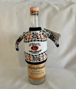 Tito's Vodka Feo Navidad Suéter Botella Topper Cubierta Etiqueta Regalo Recetas - Imagen 1 de 7