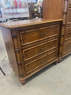 1 mesita de noche/bambú/madera/estilo Tommy Bahama/cajones Foto 1 de 4