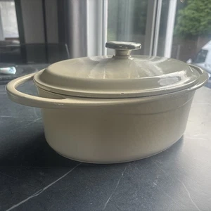 Berndes Cast Iron Oval Lidded Casserole Pot - Creamy Beige - 4.7 Litre - Picture 1 of 7