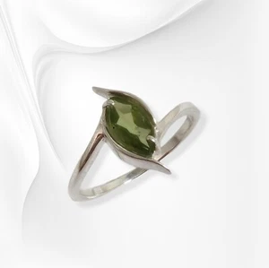 Genuine 925 Sterling Silver Woman Ring With Authentic Peridot Gemstone - Picture 1 of 4