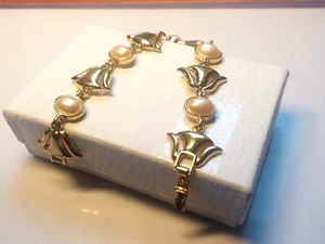 7 1/2" Gold Tone Bracelet W/Faux Pearls 04-01-2025 - Picture 1 of 8