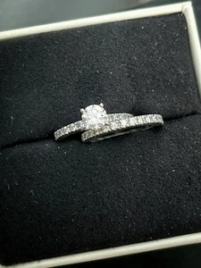 Round Brilliant Cut Diamond Platinum Ring Wedding Set (1.00 ctw) (Size 4 1/2) - Picture 1 of 5