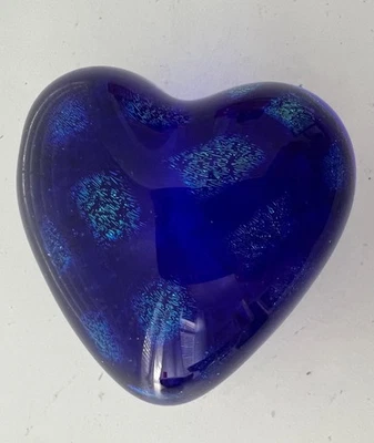 Pisapapeles corazón vidrio soplado a mano azul iridiscente estilo Robert Held ¡COMO NUEVO! Foto 1 de 4
