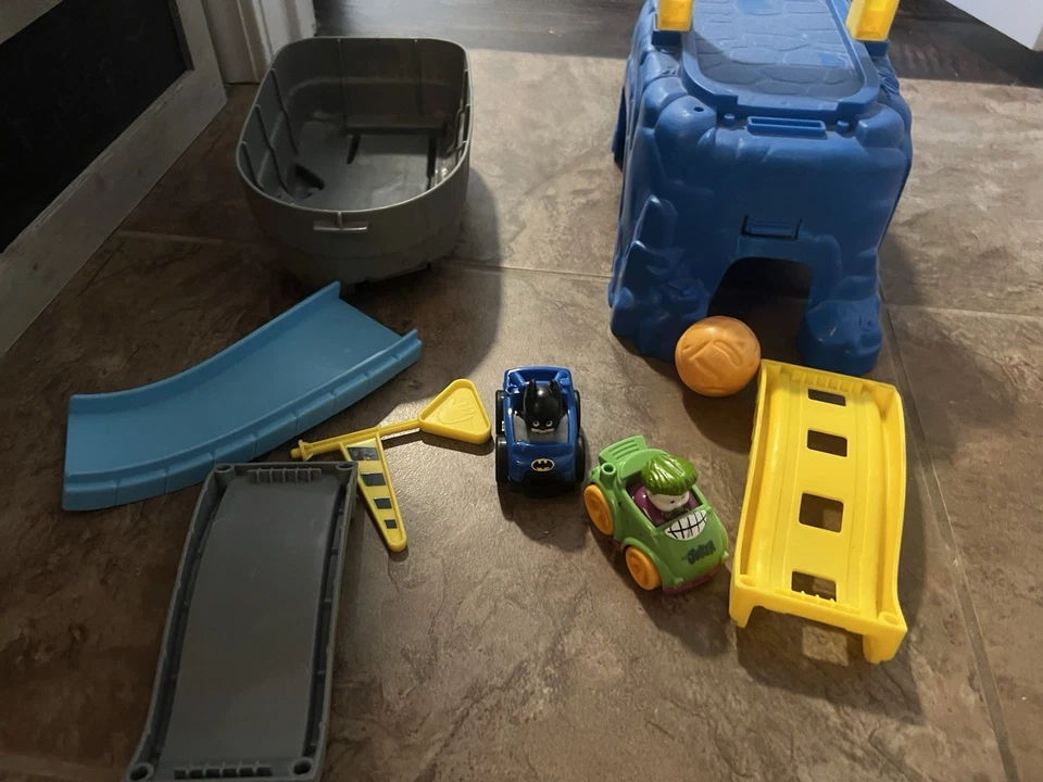 T14 EUC Fisher Price LITTLE PEOPLE Wheelies Play n Go Batcave Playset Take ALong - Image 1 of 1