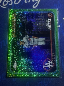 2024 Topps Chrome MOOKIE BETTS 23/99 Green Sparkle variante immagine Dodgers #296 - Foto 1 di 3