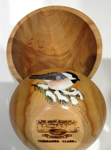 Great Alaskan Bowl Company  6.5" Bowls Hand Carved Lot of 2  Bird & Bears EUC - Picture 1 of 12