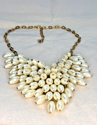 VINTAGE CASCADING TRIANGLE BIB OVAL FAUX PEARLS  UNIQUE LINK STATEMENT NECKLACE - Image 1 of 4