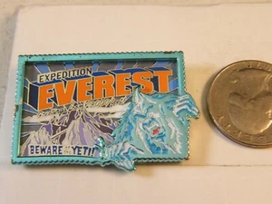 WALT DISNEY ANIMAL REINO EXPEDICIÓN EVEREST ¡CUIDADO CON EL YETI! SALUDOS PIN - Imagen 1 de 2