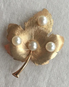 Vintage Krementz 14K Overlay Brosche Ahornblatt Anstecknadel mit Zuchtperlen, signiert  - Bild 1 von 2