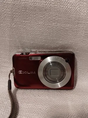 Casio Exilim EX-Z75 Digital Camera 7.2MP, 2.5" Display, 3X Optical Zoom, Red - Image 1 of 2