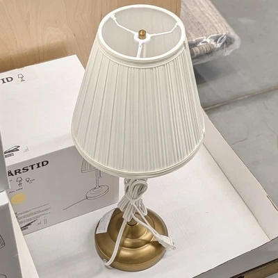 Lámpara de mesa clásica de latón IKEA ÅRSTID nueva 104.162.06 Foto 1 de 4